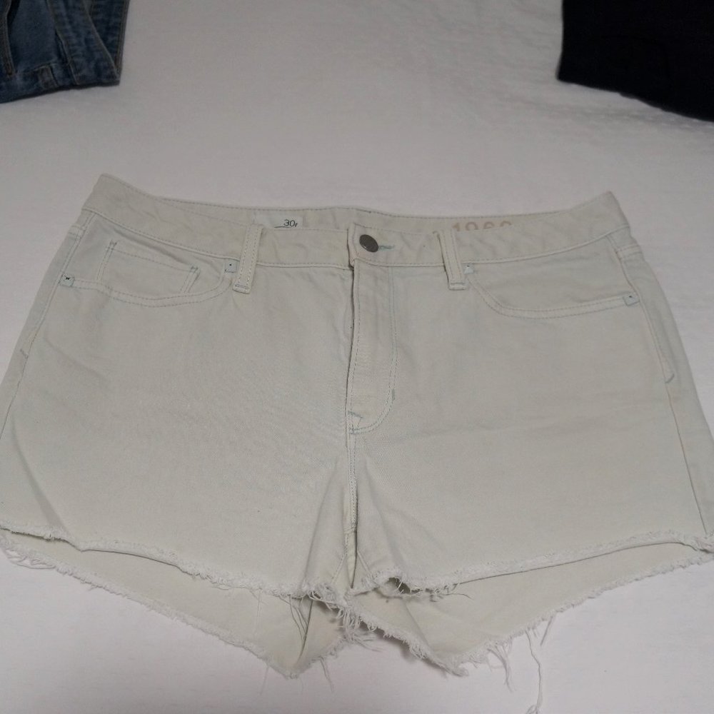 Gap light washed raw hem jean shorts
